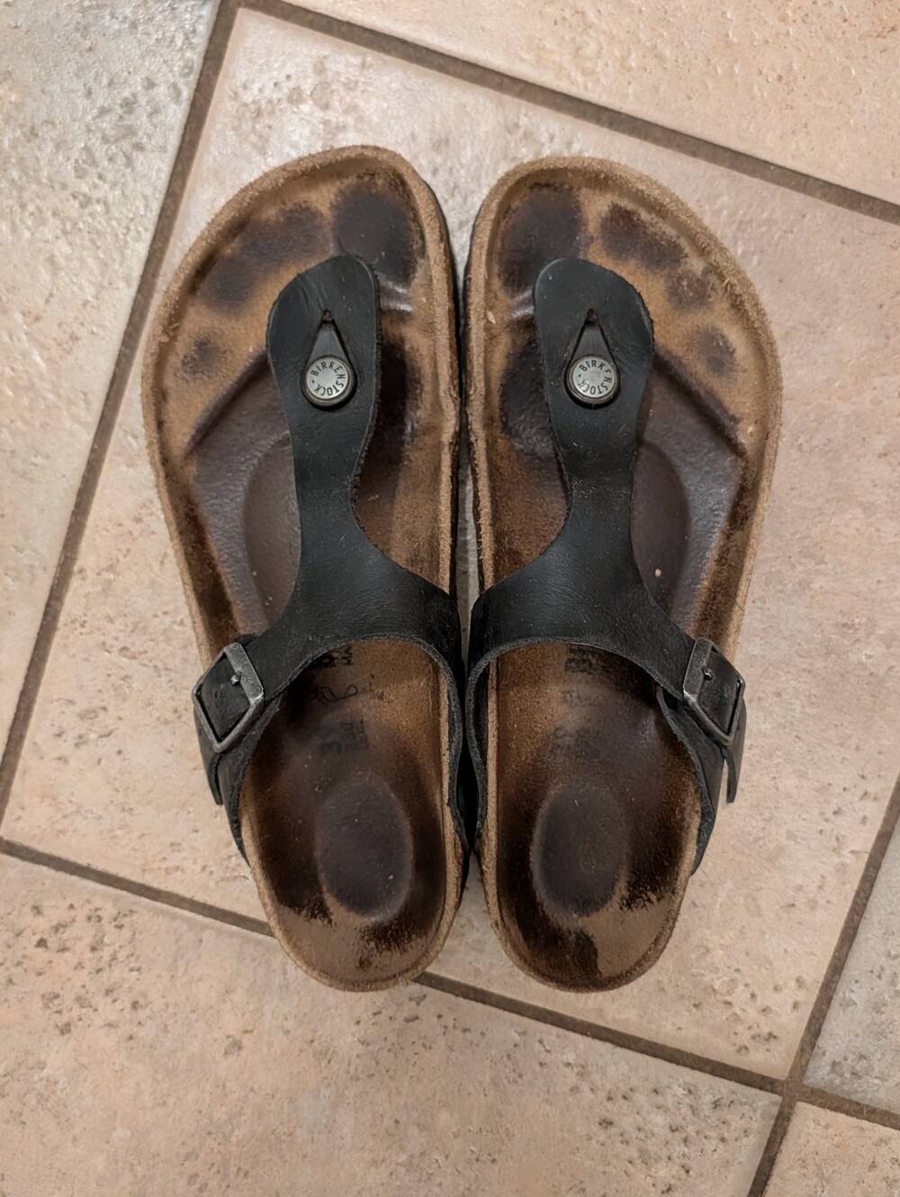 Birkenstock Gizeh Black Leather Sandals Size 39 TLC Fixer Upper
